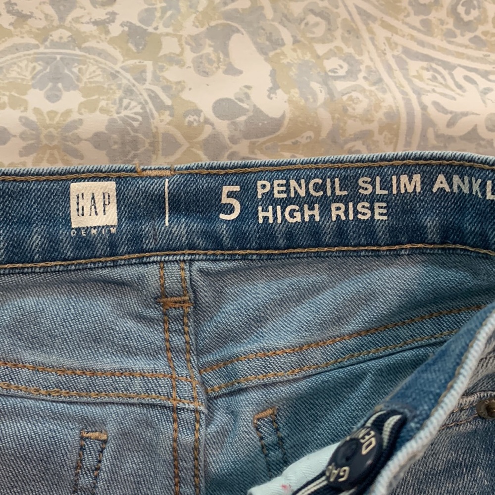 GAP Kids denim crop size 5 - Picture 3 of 3